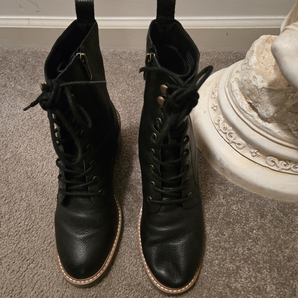Crown Vintage Yuliana women boots Size 9M/40